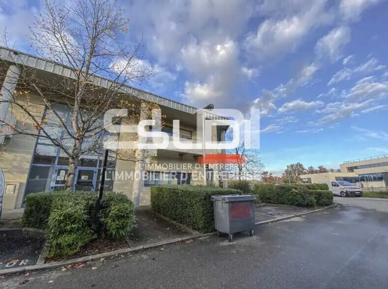 Bureau dans Bron à louer - Photo de l’immeuble – Image 1 sur 9