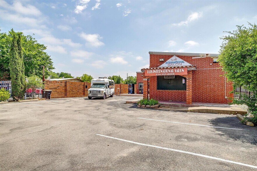 9738 Brockbank Dr, Dallas, TX à vendre - Photo de l’immeuble – Image 3 sur 9