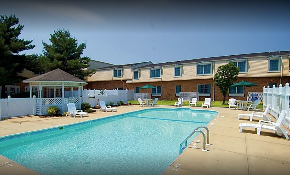 220 S Interstate Dr, Sikeston, MO à vendre - Photo de l’immeuble – Image 3 sur 13
