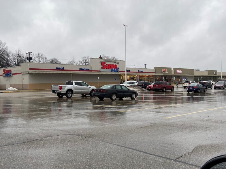 1400 S Arlington St, Akron, OH à louer - Photo de l’immeuble – Image 1 sur 4