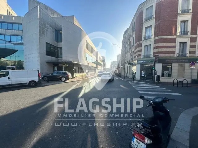 Local commercial dans Gentilly à louer - Photo de l’immeuble – Image 3 sur 3