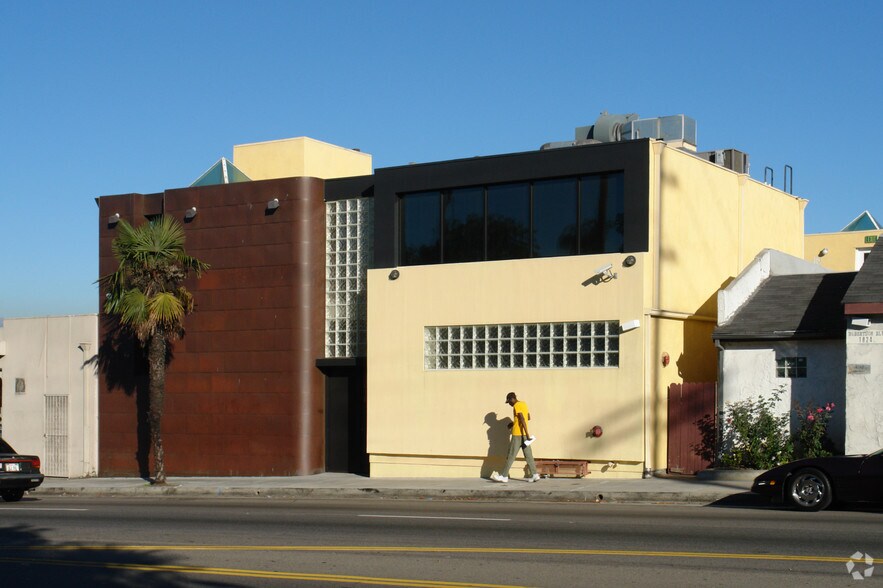 1818 S Robertson Blvd, Los Angeles, CA à louer - Photo de l’immeuble – Image 2 sur 12