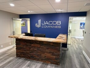 1720 E Tiffany Dr, West Palm Beach, FL à louer Photo intérieure– Image 2 sur 16