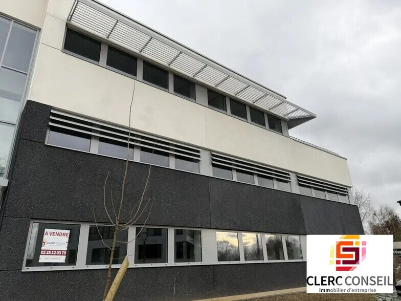 Bureau dans Mont-Saint-Aignan à vendre - Photo de l’immeuble – Image 1 sur 10
