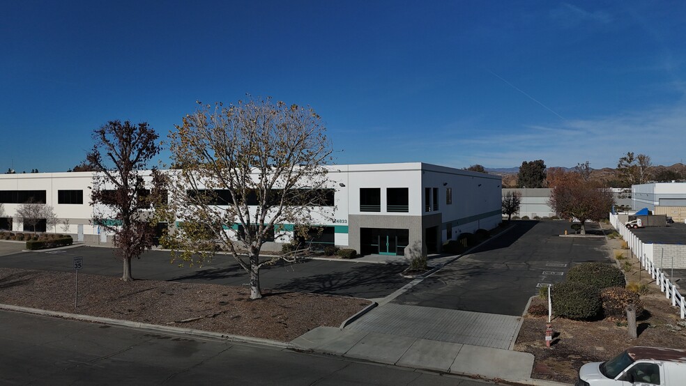 24833 Anza Dr, Valencia, CA à louer - Photo de l’immeuble – Image 2 sur 7