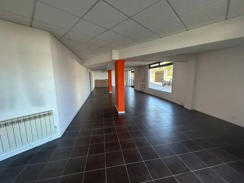Local commercial dans Châtillon à vendre - Photo de l’immeuble – Image 2 sur 22