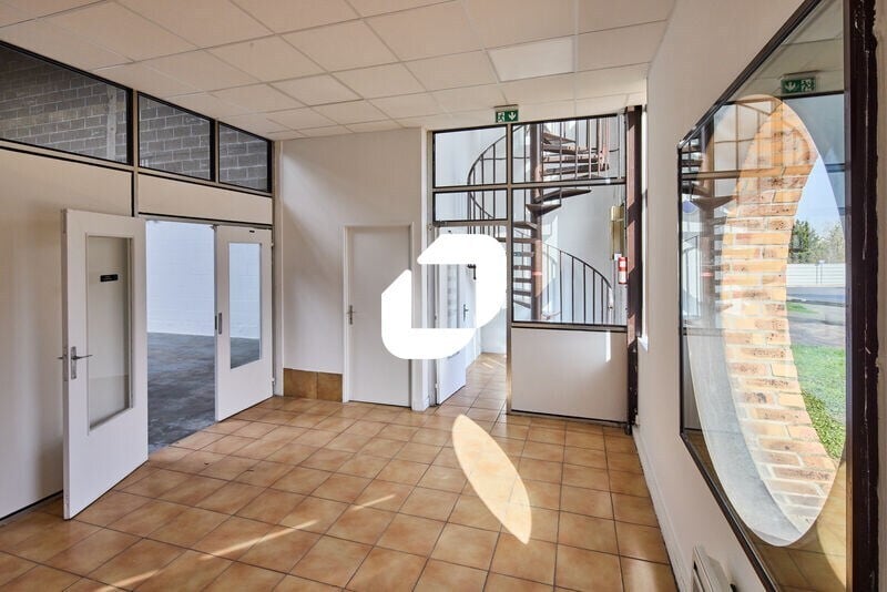 28 Rue Jacques Robert, Le Thillay à louer - Hall d’entrée – Image 3 sur 5