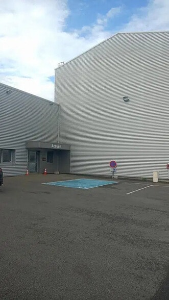 Local d’activités dans Le Mans à louer - Photo de l’immeuble – Image 2 sur 9