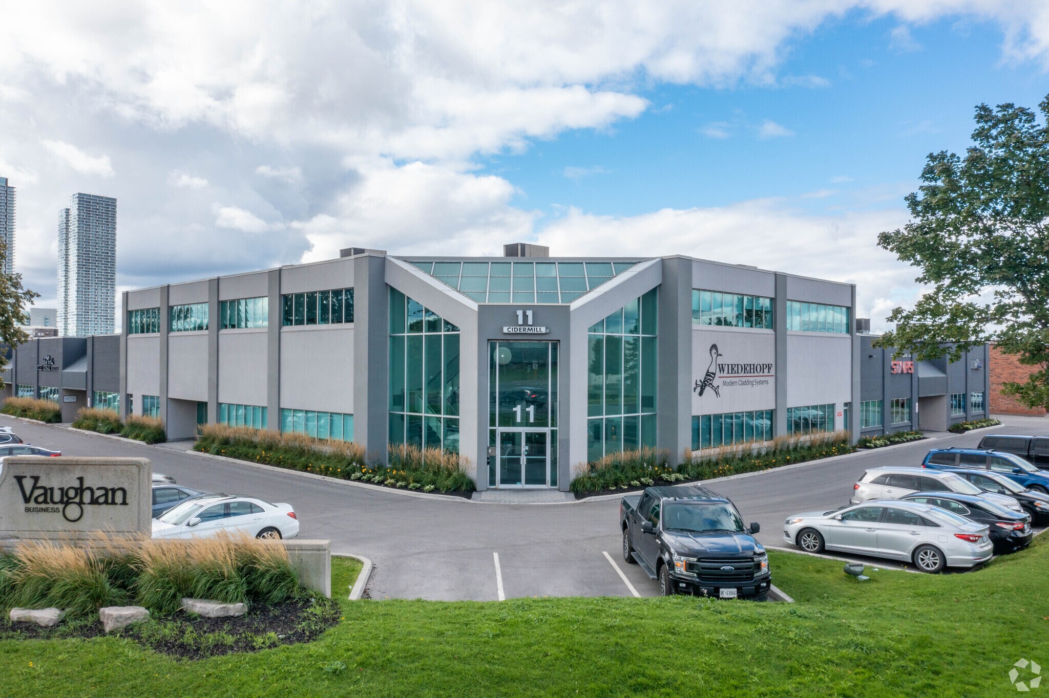 11 Cidermill Ave, Vaughan, ON à louer Photo principale– Image 1 sur 15
