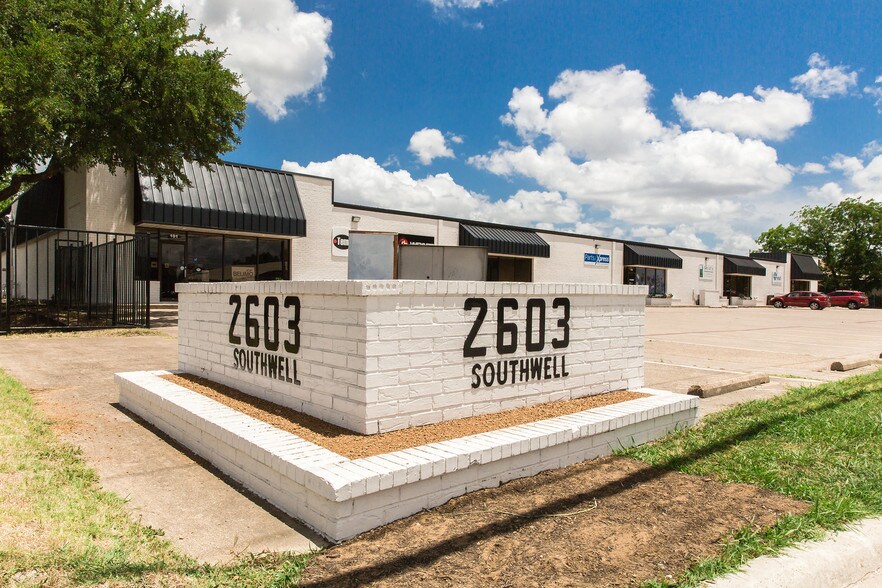 2603 Southwell Rd, Dallas, TX à louer - Photo principale – Image 1 sur 14