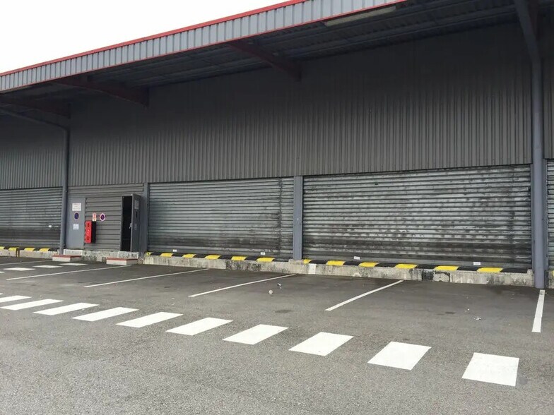 Local d’activités dans Cugnaux à louer - Photo de l’immeuble – Image 3 sur 10