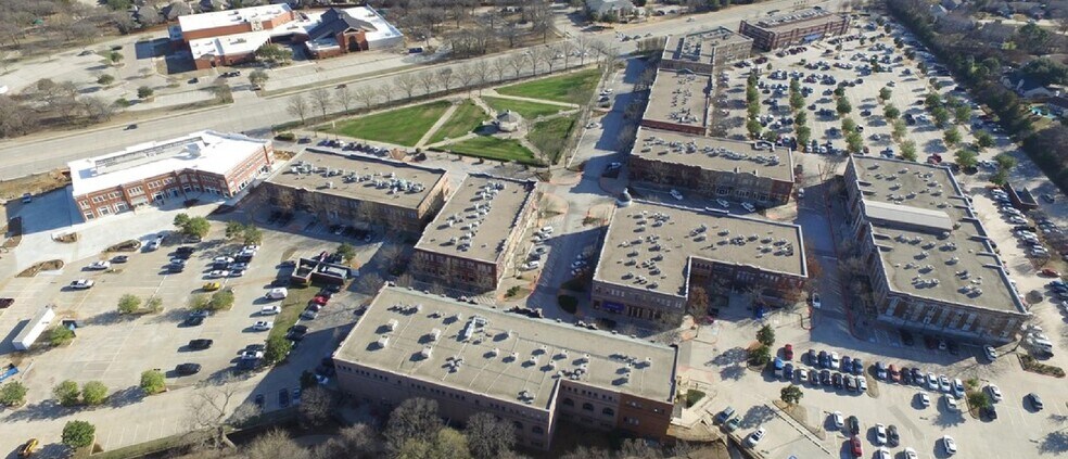 700 Parker Sq, Flower Mound, TX à louer - Photo de l’immeuble – Image 2 sur 2