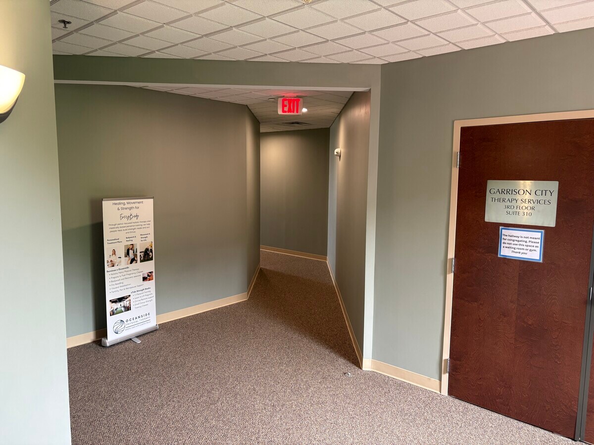 51 Webb Pl, Dover, NH 03820 - Lot 330 - - Photo intérieure - Image 1 of 8