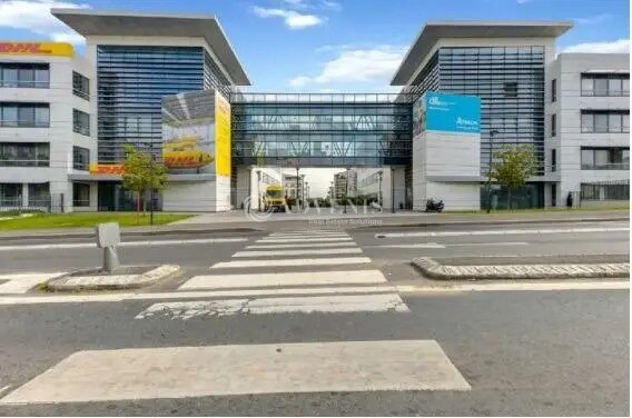 Bureau dans Le Bourget à louer - Photo de l’immeuble – Image 1 sur 12