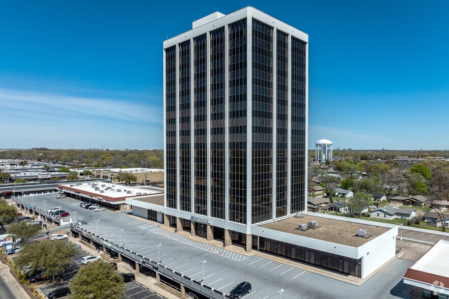 300 N Coit Rd, Richardson, TX à vendre - Photo de l’immeuble – Image 1 sur 15