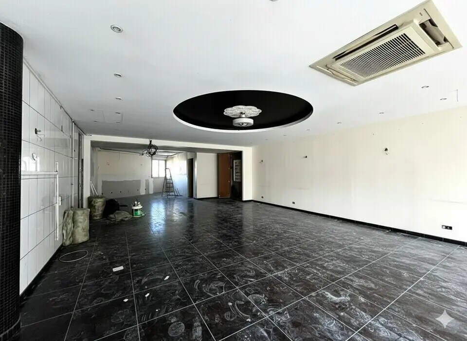 Local commercial dans Grasse à louer Photo intérieure– Image 1 sur 7