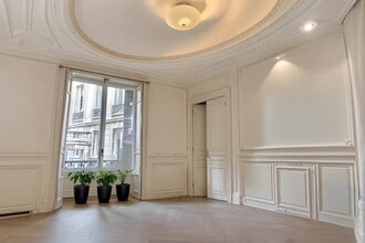 55 Rue Pierre Charron, Paris à louer Photo intérieure– Image 2 sur 2