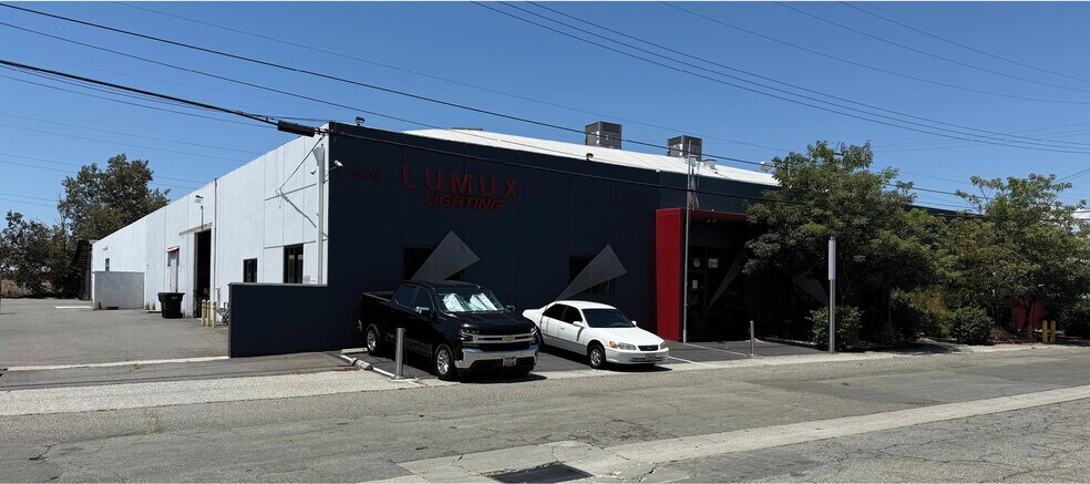 7803 Industry Ave, Pico Rivera, CA à louer - Photo de l’immeuble – Image 2 sur 5