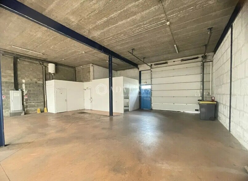 Local d’activités dans Villepinte à louer - Photo de l’immeuble – Image 2 sur 6