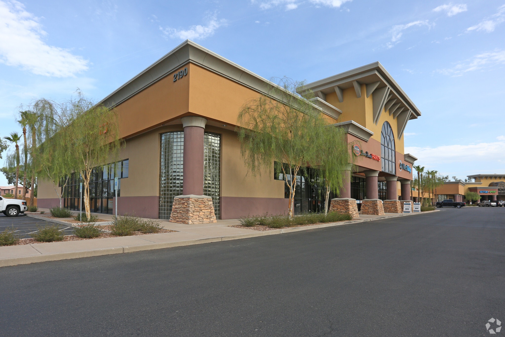 2100-2160 W Chandler Blvd, Chandler, AZ à louer Photo principale– Image 1 sur 12