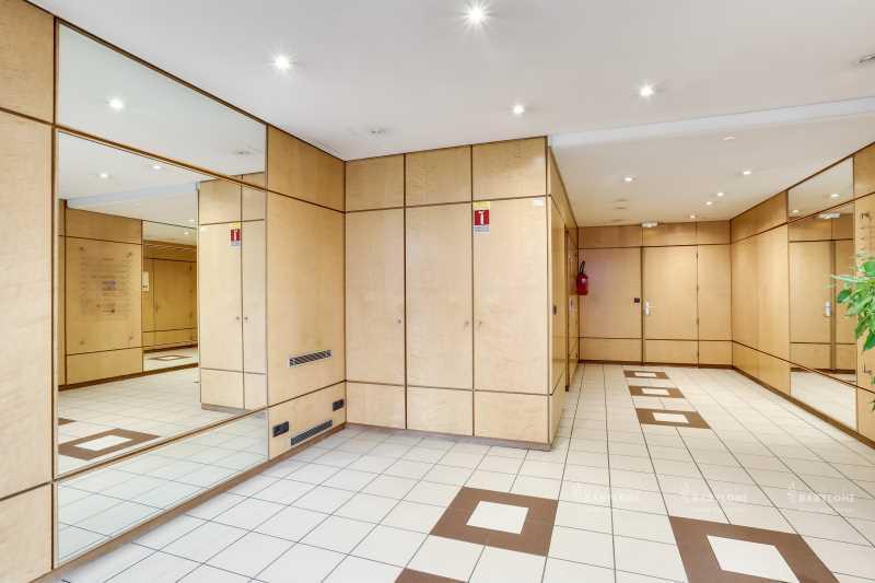Bureau dans Paris à louer - Hall d’entrée – Image 2 sur 2