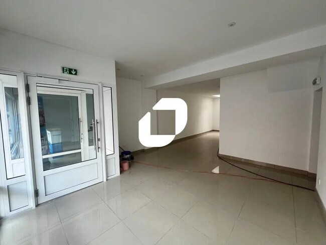 Plus de détails pour Local commercial à louer