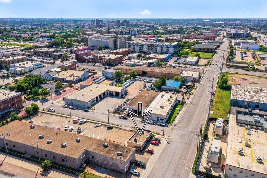 300 E Vickery Blvd, Fort Worth, TX à louer - Photo de l’immeuble – Image 3 sur 8