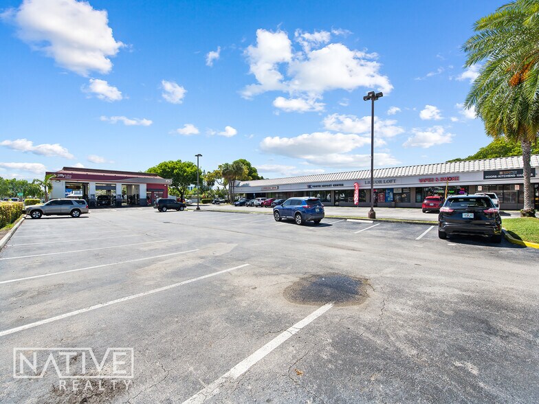 901 E Cypress Creek Rd, Fort Lauderdale, FL à louer - Photo de l’immeuble – Image 2 sur 18