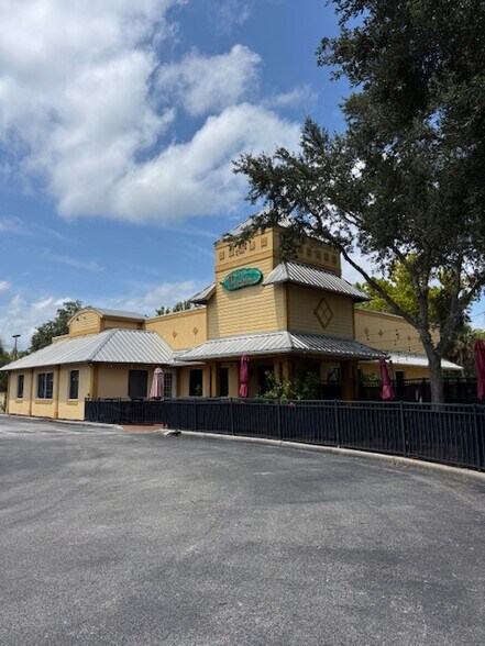 400 S Nova Rd, Ormond Beach, FL à louer - Photo de l’immeuble – Image 1 sur 5