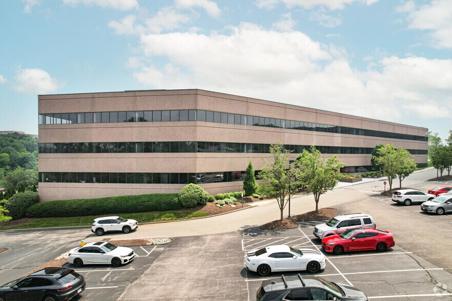 424 S Woods Mill Rd, Chesterfield, MO à louer - Photo principale – Image 1 sur 4