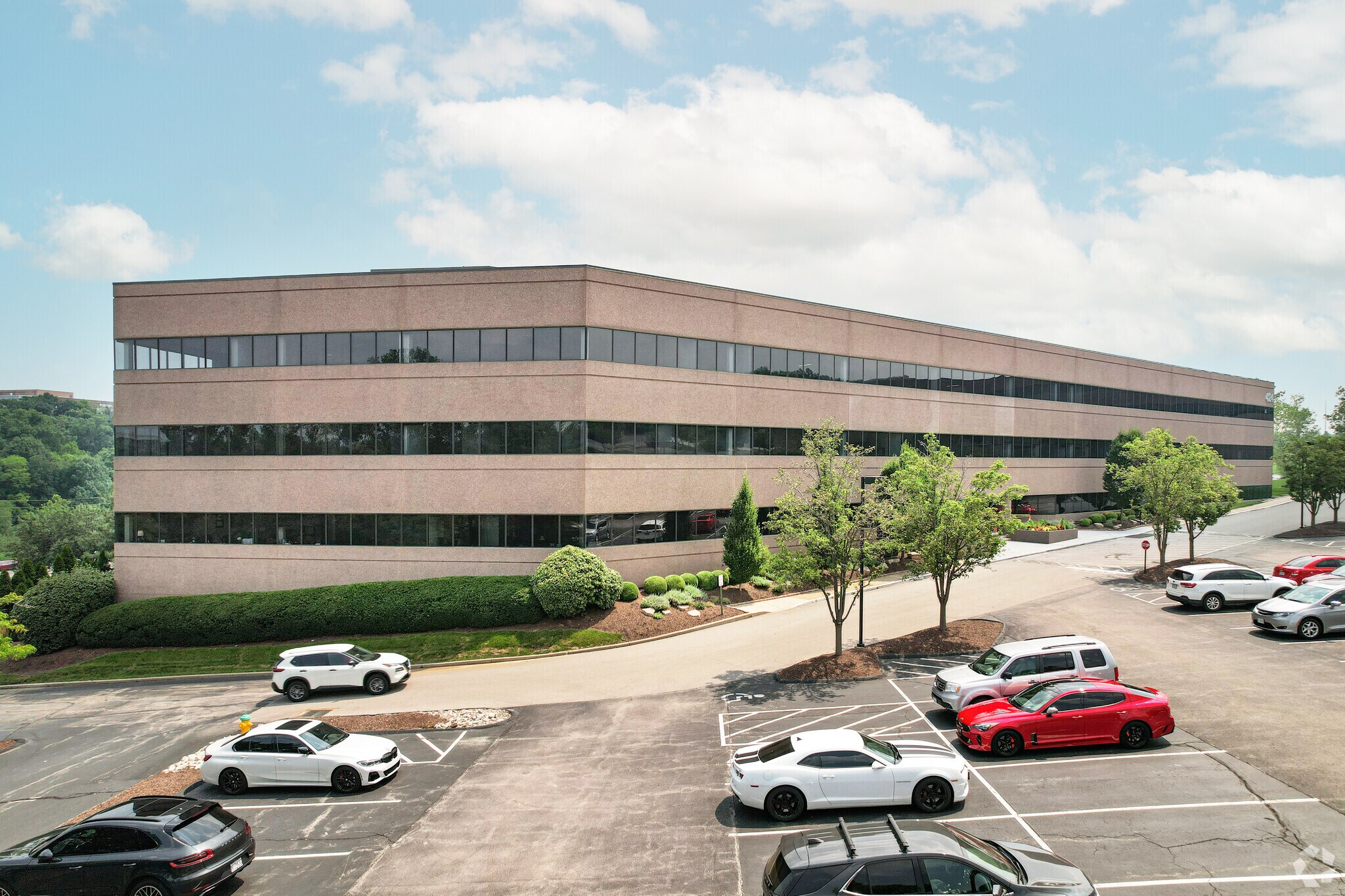 424 S Woods Mill Rd, Chesterfield, MO à louer Photo principale– Image 1 sur 5