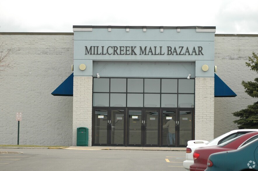 654 Millcreek Mall, Erie, PA à louer - Photo de l’immeuble – Image 2 sur 13