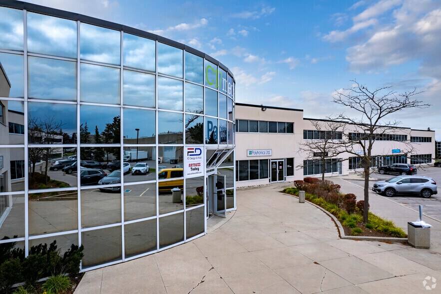 30 W Beaver Creek Rd, Richmond Hill, ON à louer - Photo de l’immeuble – Image 2 sur 3
