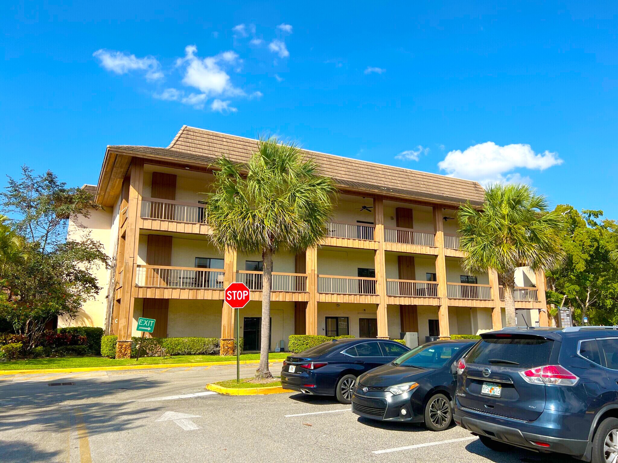 7800 W Oakland Park Blvd, Sunrise, FL à louer Photo principale– Image 1 sur 26