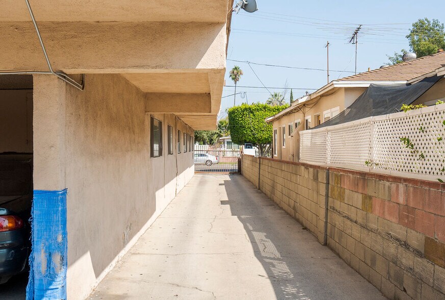 6535 Fulton Ave, Van Nuys, CA à vendre - Photo de l’immeuble – Image 3 sur 33