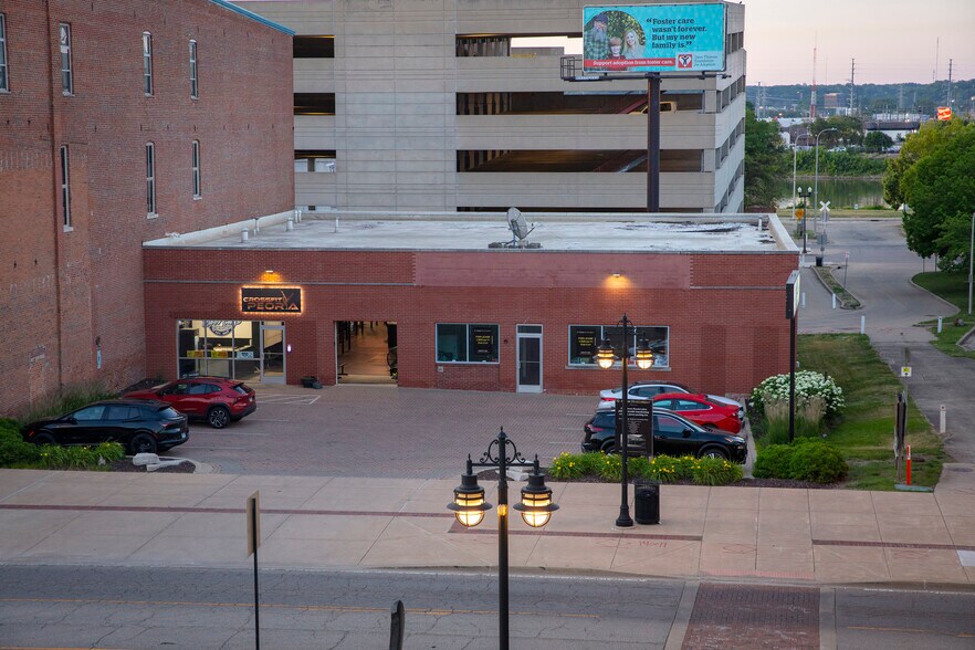 428 SW Washington St, Peoria, IL à louer - Photo de l’immeuble – Image 3 sur 15