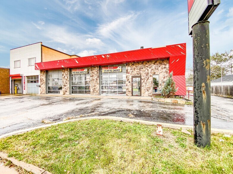 4819 W 93rd St, Oak Lawn, IL à louer - Photo principale – Image 3 sur 12