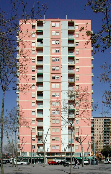 Immeuble residentiel dans Barcelone, Barcelona à vendre - Photo de l’immeuble – Image 3 sur 8