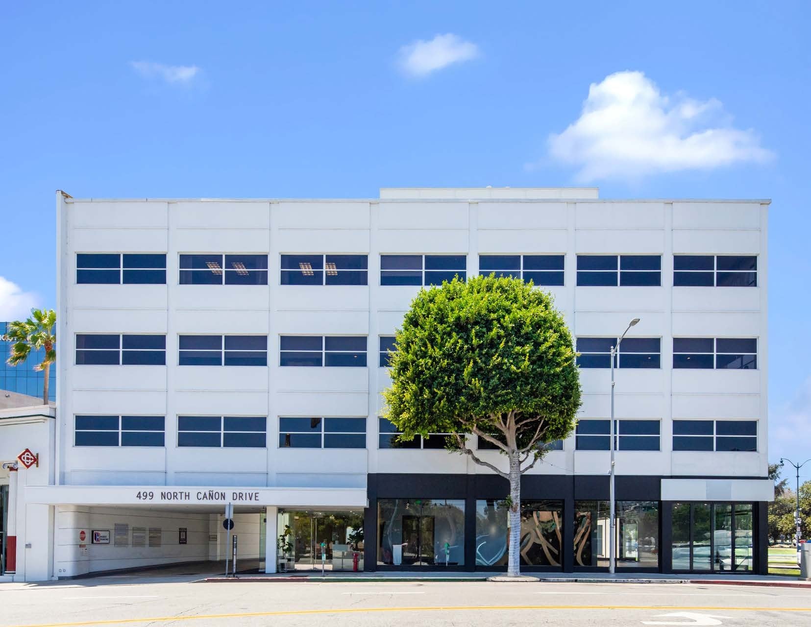 499 N Canon Dr, Beverly Hills, CA à louer Photo intérieure– Image 1 sur 2