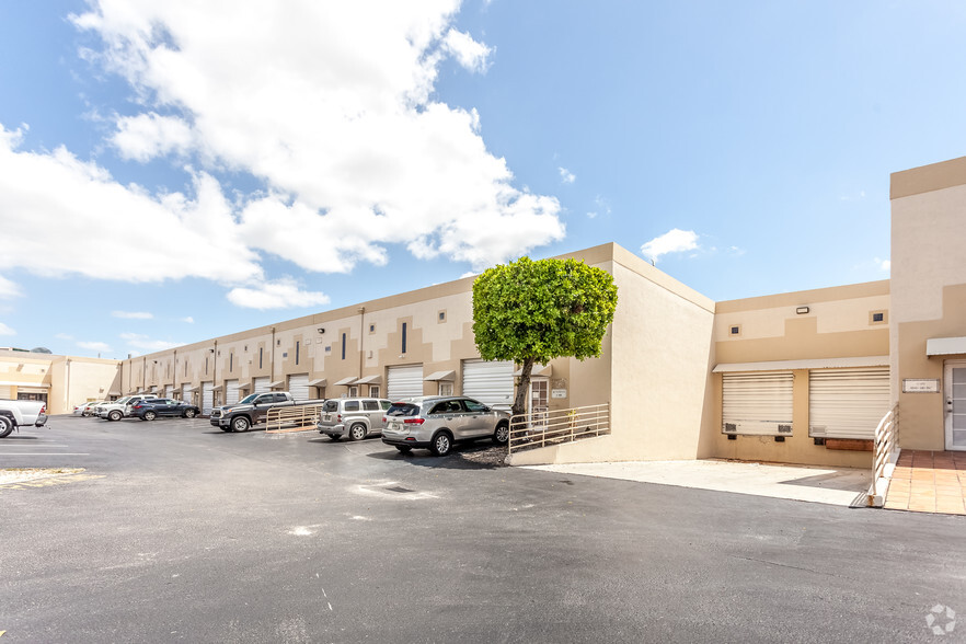 10411-10451 NW 28th, Doral, FL à louer - Photo principale – Image 1 sur 6