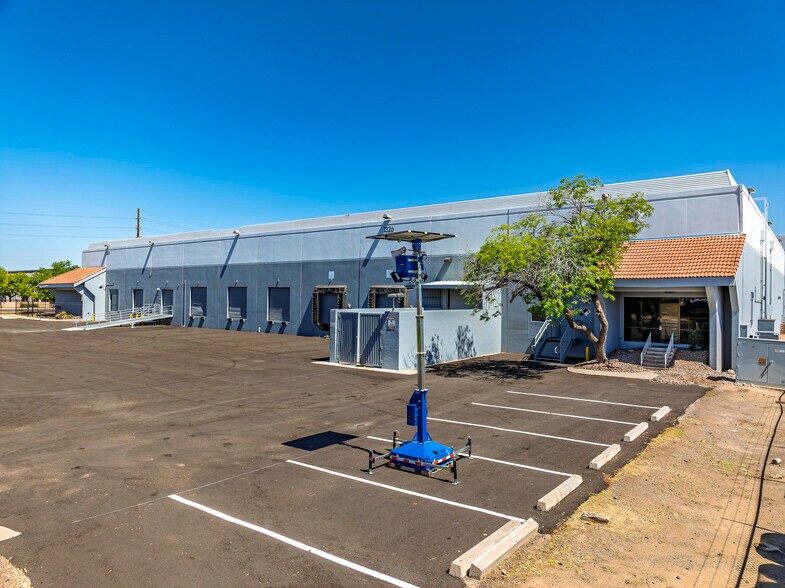1326 W Fairmont Dr, Tempe, AZ à louer - Photo de l’immeuble – Image 2 sur 9