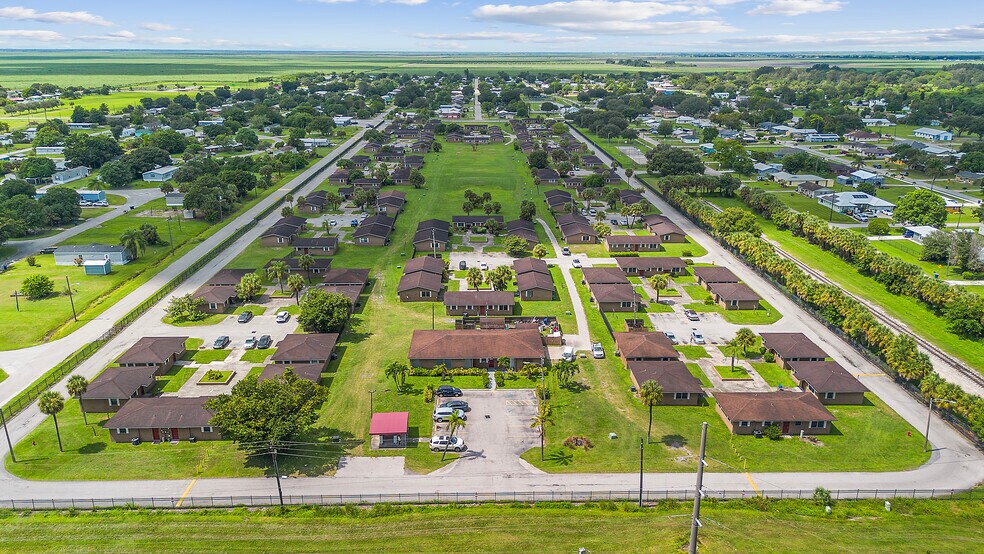 700 Harlem Tenants Cir, Clewiston, FL à vendre - Photo de l’immeuble – Image 2 sur 24