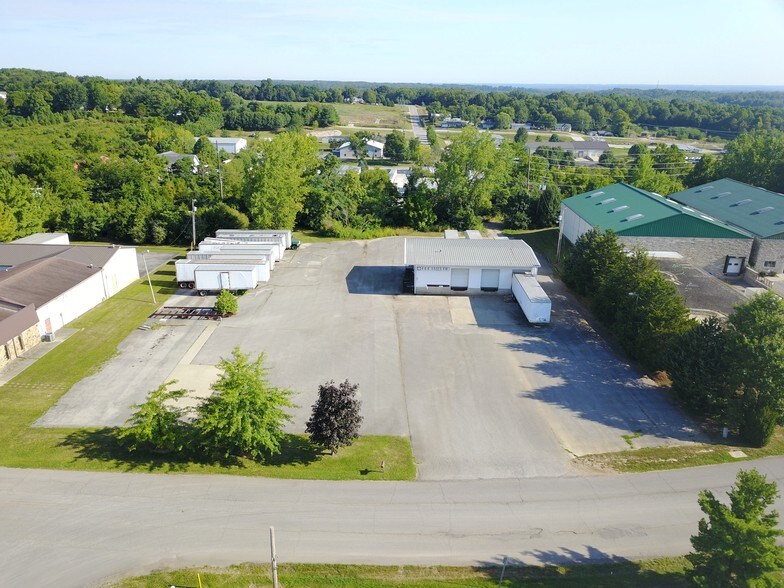 2332 W Industrial Park Dr, Bloomington, IN à louer - Photo de l’immeuble – Image 3 sur 4
