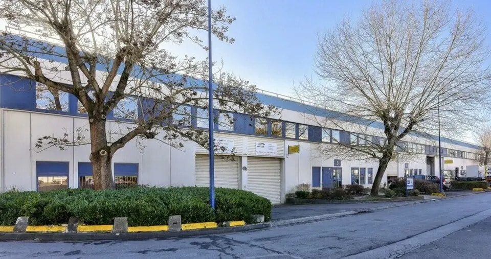 Local d’activités dans Aulnay-sous-Bois à louer - Photo de l’immeuble – Image 2 sur 2