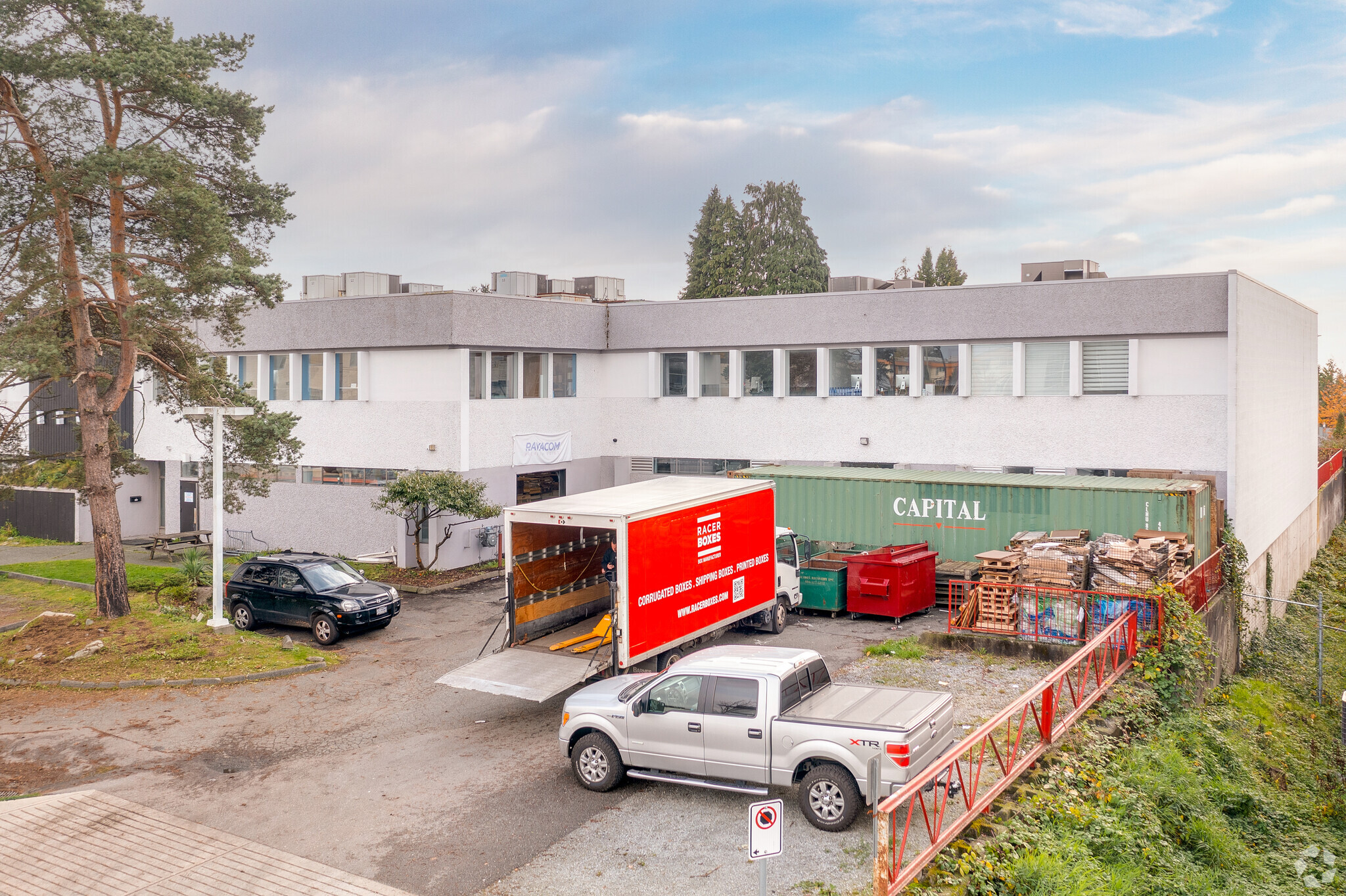 7060 Waltham Ave, Burnaby, BC à louer Photo principale– Image 1 sur 11