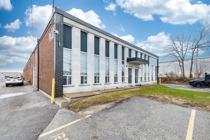 3130 Universal Dr, Mississauga, ON à louer - Photo de l’immeuble – Image 2 sur 26