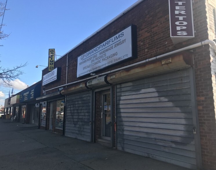 1155-1157 Hempstead Tpke, Franklin Square, NY à louer - Photo de l’immeuble – Image 1 sur 2