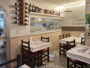 Local commercial dans Castelldefels, Barcelona à louer Photo intérieure– Image 1 sur 36