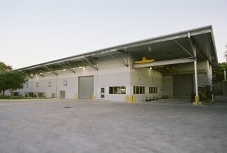 1717 Brittmoore Rd, Houston, TX à louer Photo de l’immeuble– Image 1 sur 3