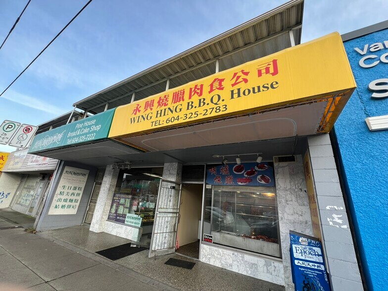 5868-5872 Victoria Dr, Vancouver, BC à vendre - Photo de l’immeuble – Image 1 sur 6